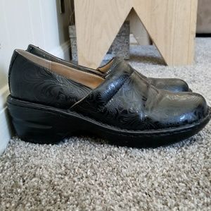 Black patterned shoes